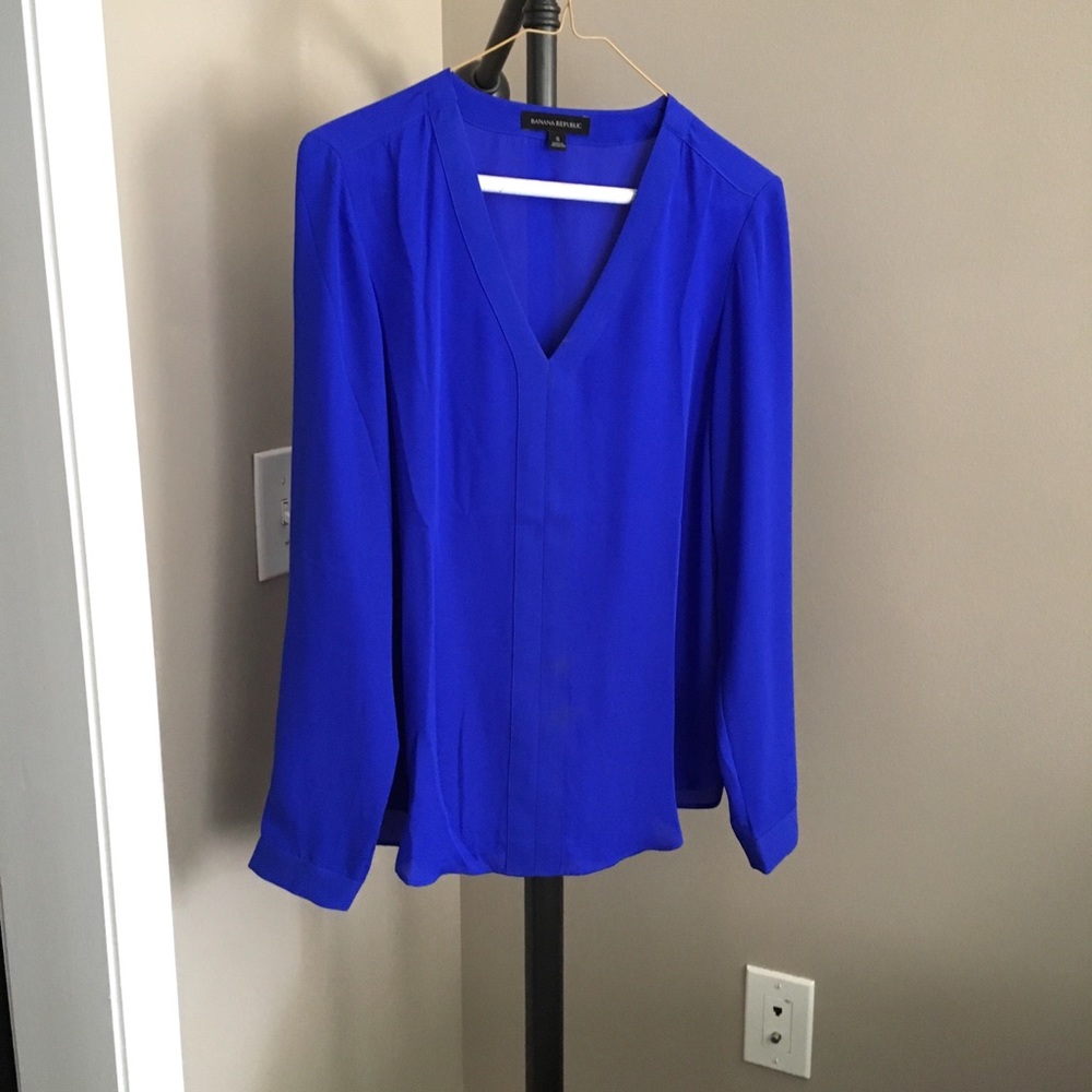 V-Neck Blouse - Picture 3 of 4